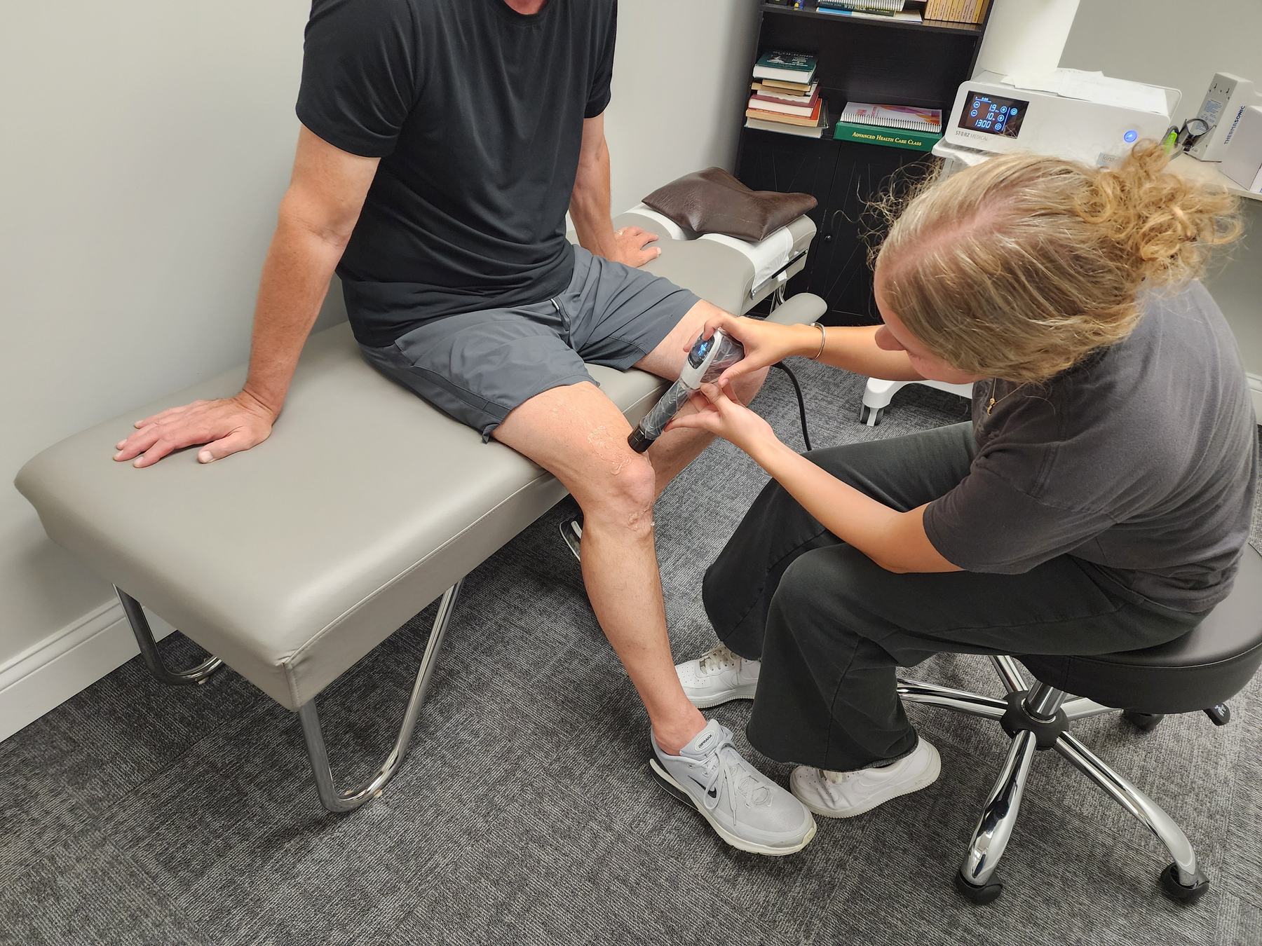 Storz shockwave therapy applied to a patient's knee at Bonesetters in Chesterfield, MO