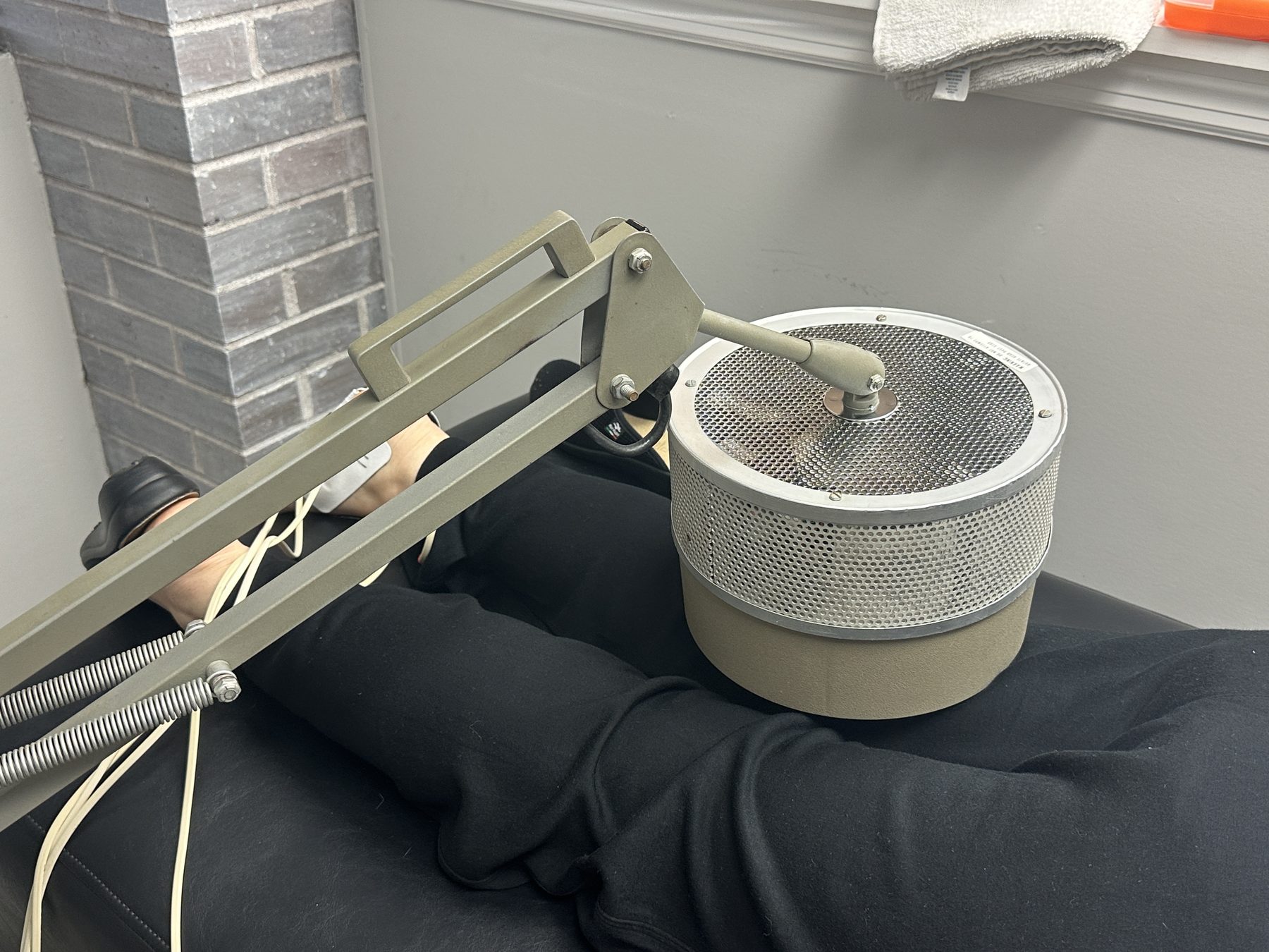 Shortwave diathermy drum applicator delivering deep heat at Bonesetters in Chesterfield, MO